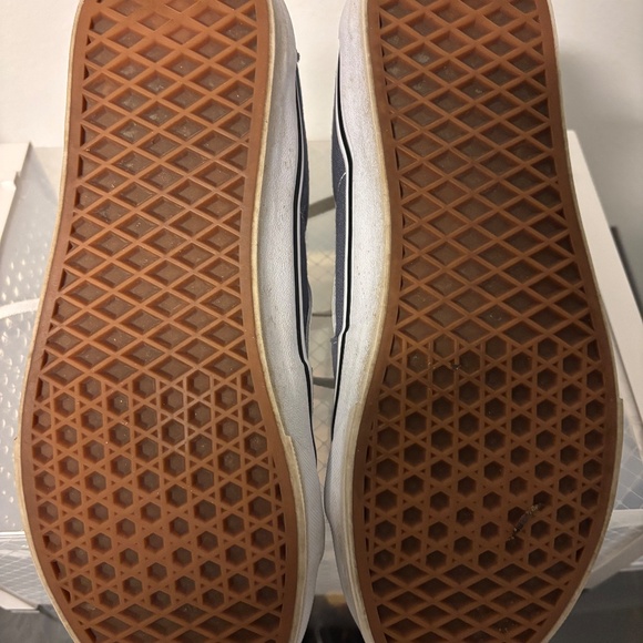 Gray and white Vans men’s 9.5 - Picture 5 of 5